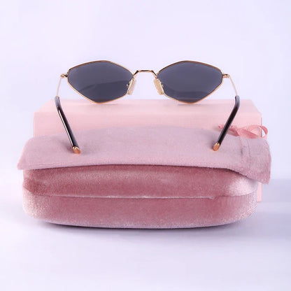 Luxury Women Metal Sunglasses Brand Designer Half-Frame Diamond-Shaped Eyeware Ladies Summer Travelling Beach For Sun Glasses
